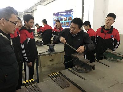 總臺報道:全國最美退役軍人張華榮--做中國強起來的參與者