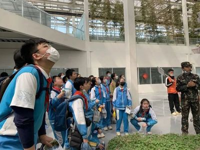 品農(nóng)耕之趣 享勞動(dòng)之樂--首都師大附中育鴻學(xué)校勞動(dòng)實(shí)踐活動(dòng)