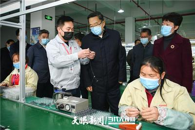 孫志剛在黔南州長(zhǎng)順縣調(diào)研農(nóng)業(yè)產(chǎn)業(yè)結(jié)構(gòu)調(diào)整和學(xué)校開學(xué)準(zhǔn)備工作